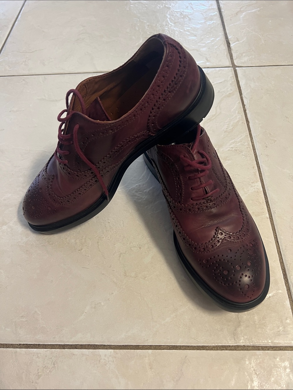 Women’s Wingtip Derby Shoes in Burgundy Leather